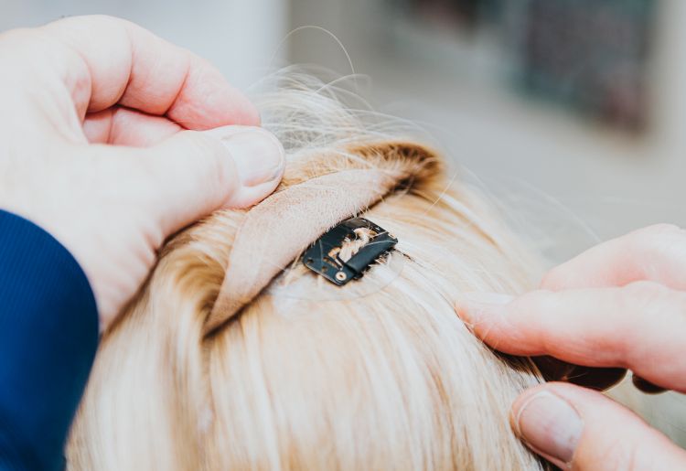 Einfache Befestigung des Haarteils